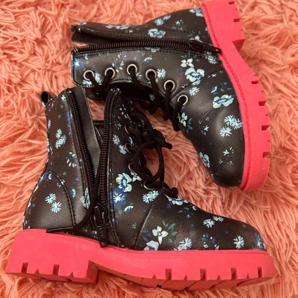 Lily & Dan Floral Boots with Pink Soles - Picture 2 of 5